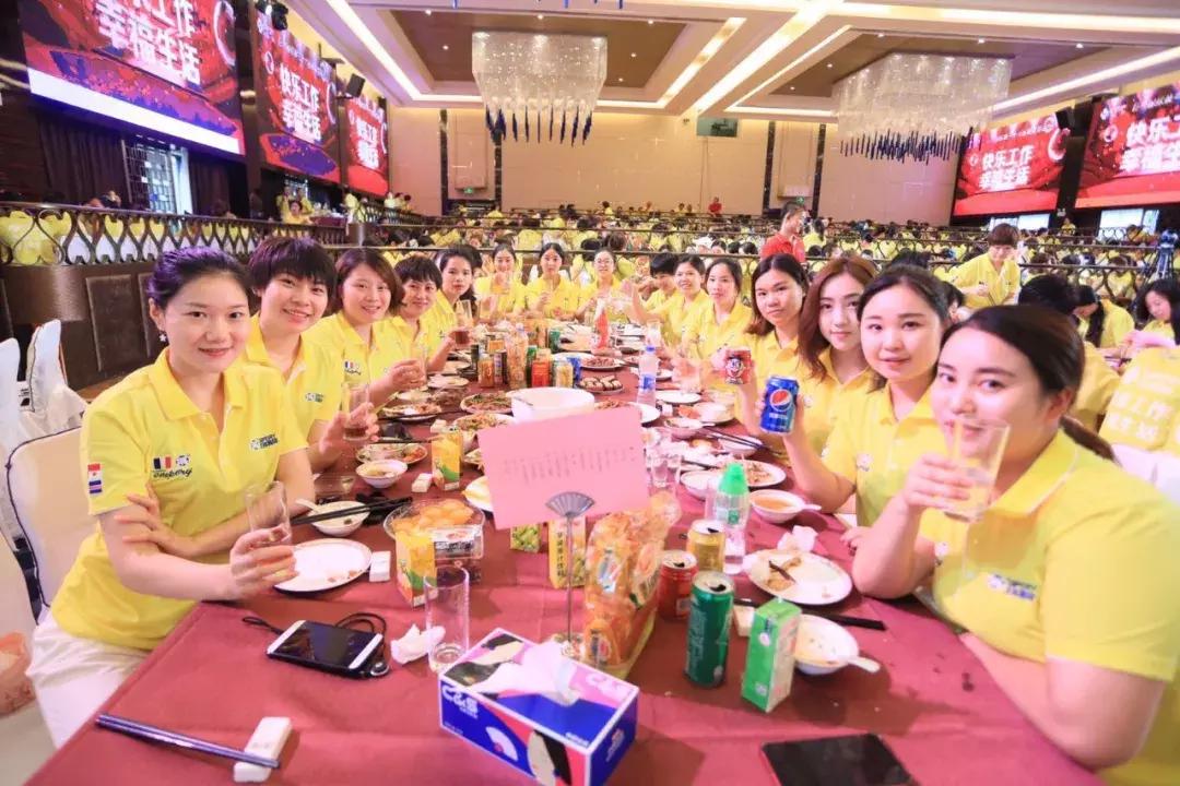 巨邦快乐集结号丨看见了,其中一艘游艇上,是我们的船长大舅哥