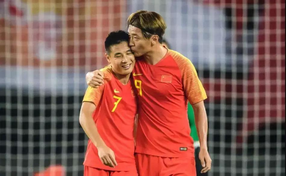 里皮盛赞韦世豪最新,名家评价国足