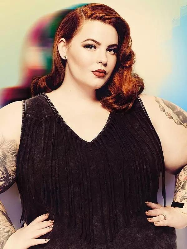 大码模特穿泳衣度假，肥肉下坠胸部露出，你怕是对大码有什么误解