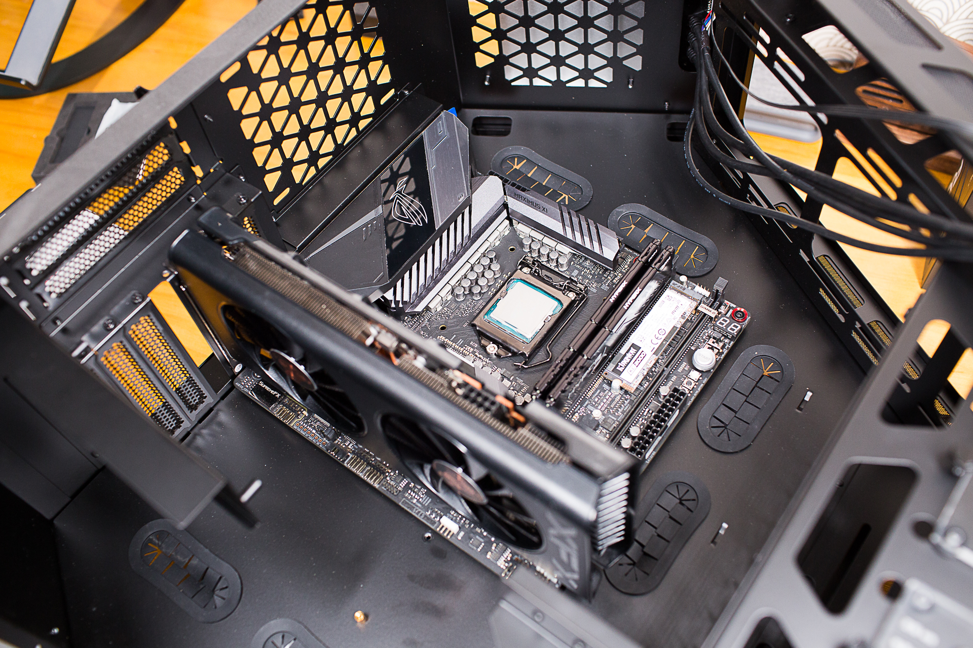 i9-9900K+5600XT主机日常是更适合工作还是游戏？MOD机箱装机分享