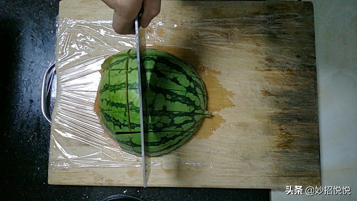 西瓜原来是这样切的,吃了很多年西瓜