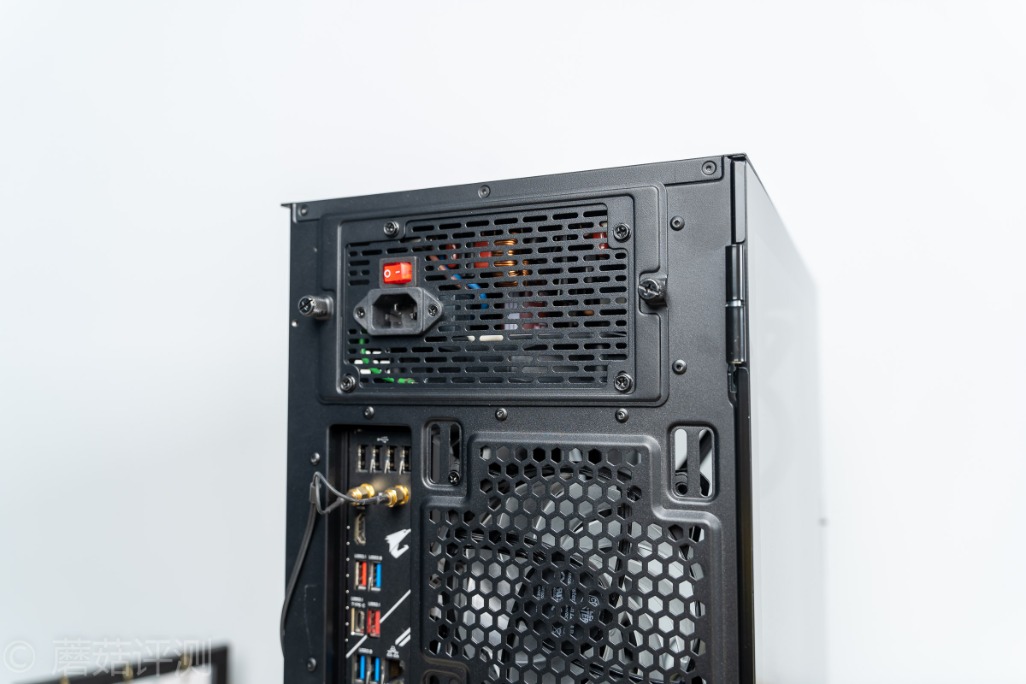 用料给力,安静稳定、Tt(Thermaltake)GT650W金牌全模组电源