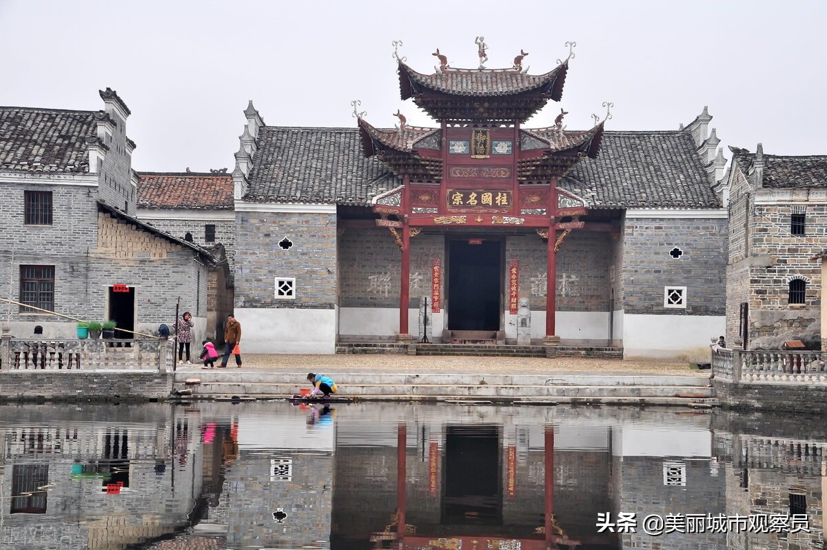 为什么自黑的人会受欢迎,为什么自黑还会招小人嫉妒