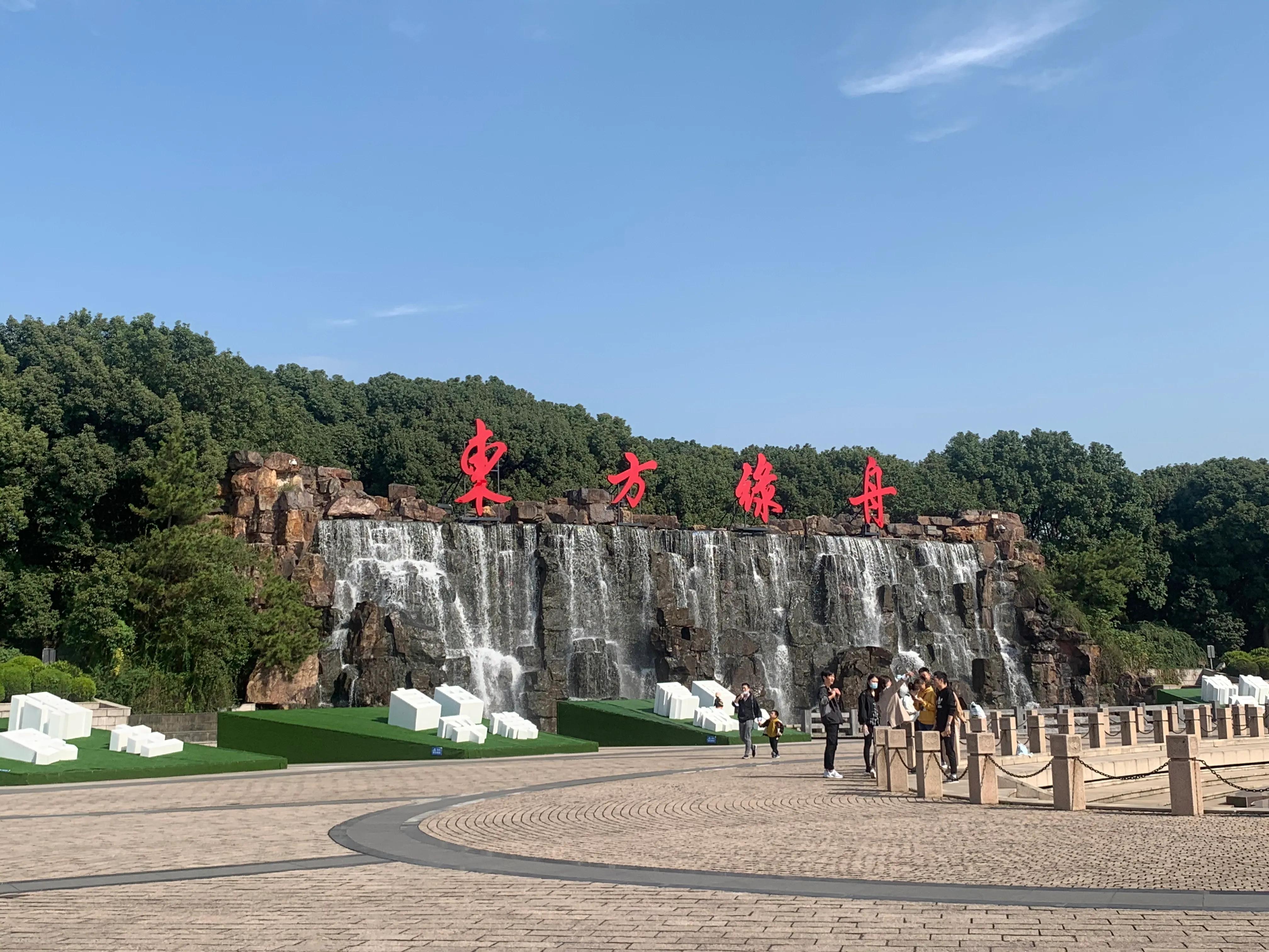 军事迷参观坦克,东方绿舟军事