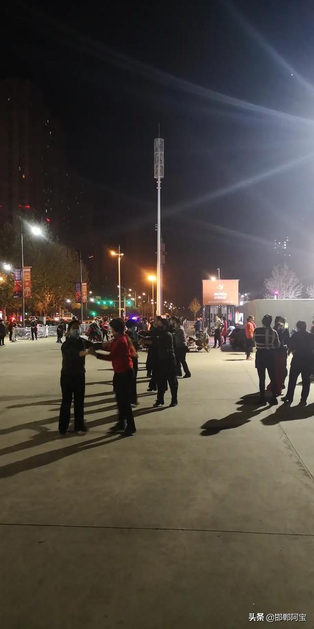 邯郸展览馆广场舞完整版,河北邯郸快乐广场舞