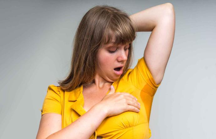 为什么女人45岁以后，身上会有一股“臭味”？如何改善呢？