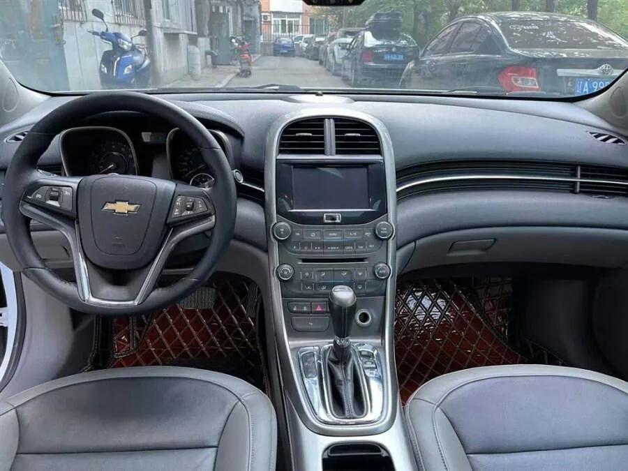 雪佛兰迈锐宝2.0白色黑顶街拍,雪佛兰迈锐宝拆车测评