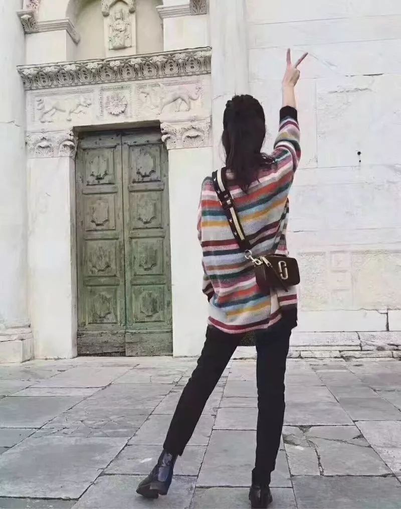 明星背guccimarmont,guccimarmont迷你款黑红边