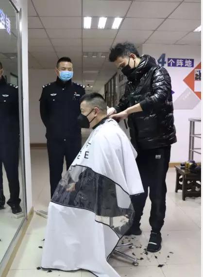 为避免大量F4亮相杭州街头，不少“Tony老师”惊现派出所