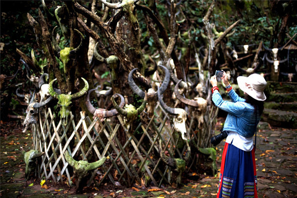 建国后佤族延续人头祭祀，毛主席问：能用猴头吗？佤族头人：不能