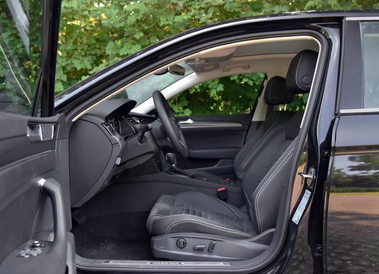 别克君越和大众迈腾试车,别克君越2.0t豪华版对比大众迈腾