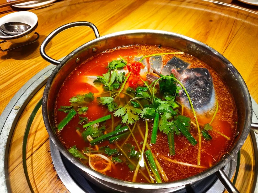 坐上高铁去旅游沿线美食尝个遍,云贵川渝高铁环线