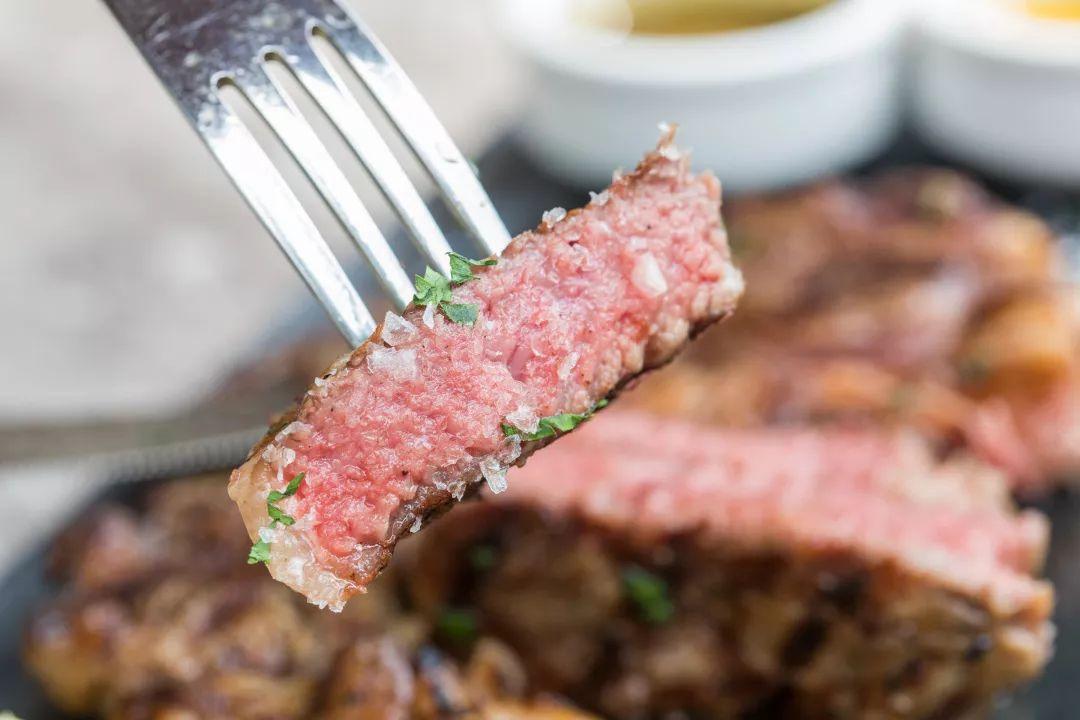 一挤就爆奶的超薄0.1pizza，被外国朋友吹上天