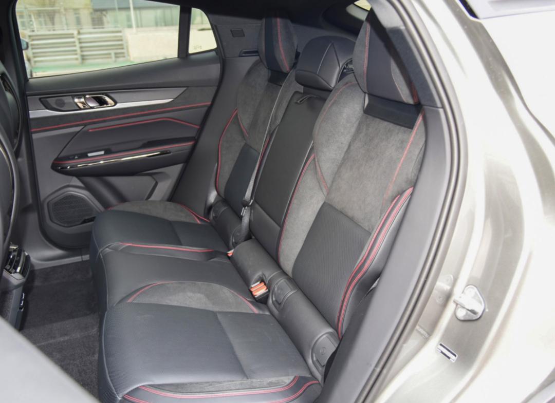 定位时尚年轻的车型领克05,不二之选的领克05