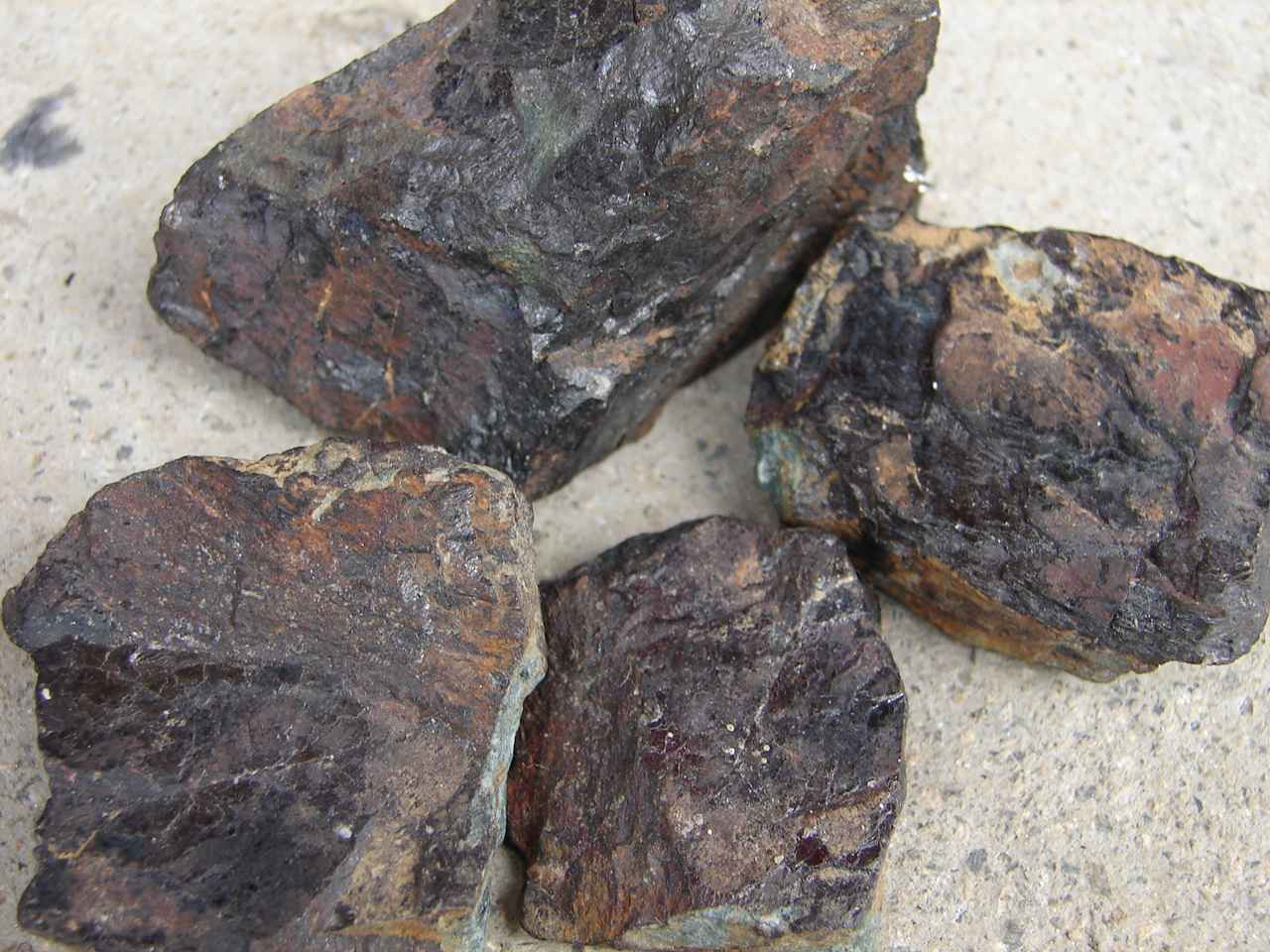 中国80%的大豆是进口的吗,中国70%的石油靠进口吗