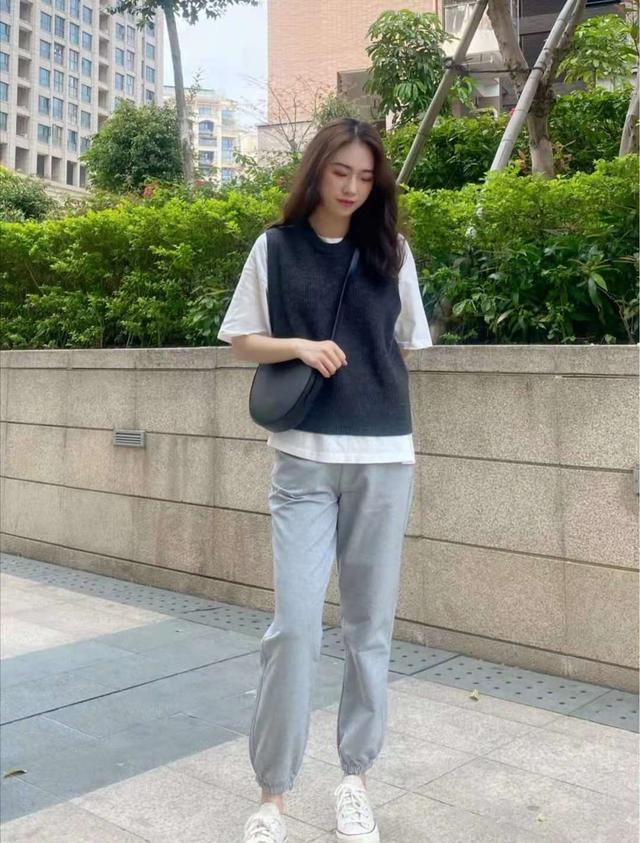 谁说只有年轻人可以穿运动裤，这些新搭法，30~50岁都能穿