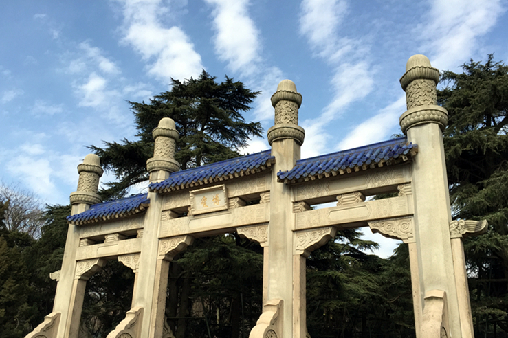 月下说金陵，晨起游南京