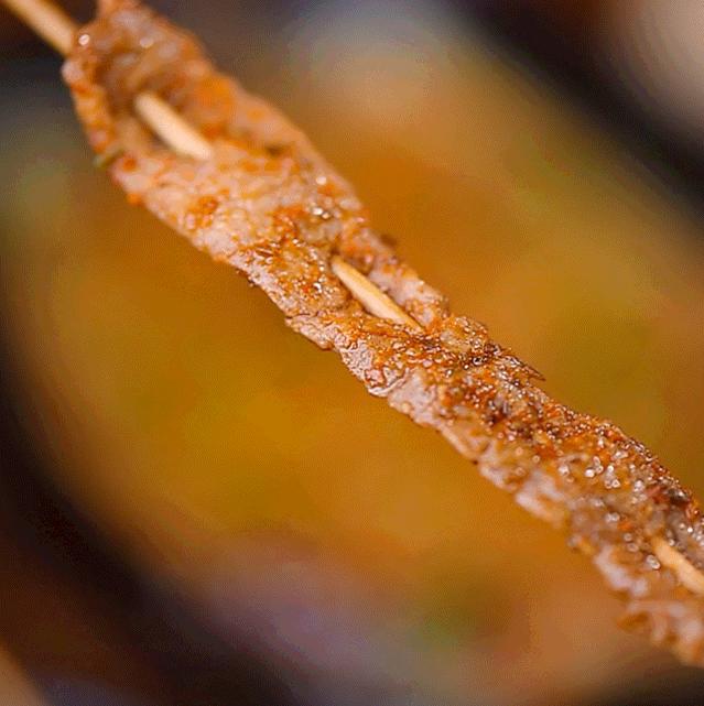 一年能卖出300万串羊肉串,摆摊卖羊肉串一年赚500万