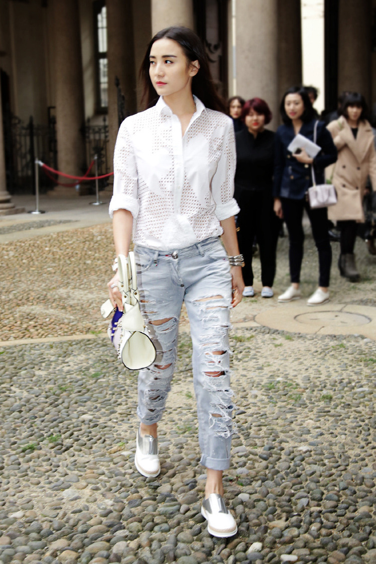 秦岚穿搭花少衬衫牛仔裤,秦岚toryburch牛仔裤