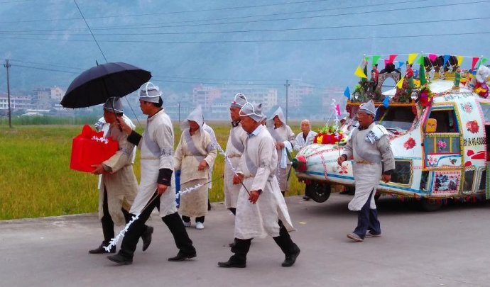 花圈落款挽与輓的意思区别,花圈花篮落款怎么写