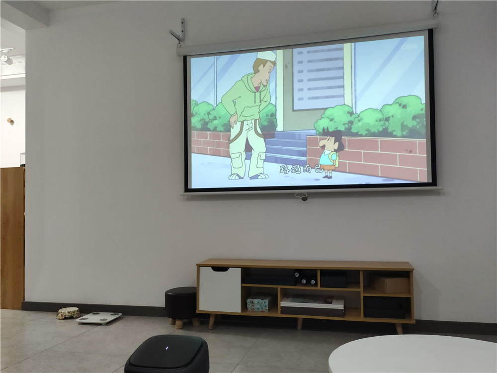 把家用投影仪放到电影院里投影,微果投影仪家用