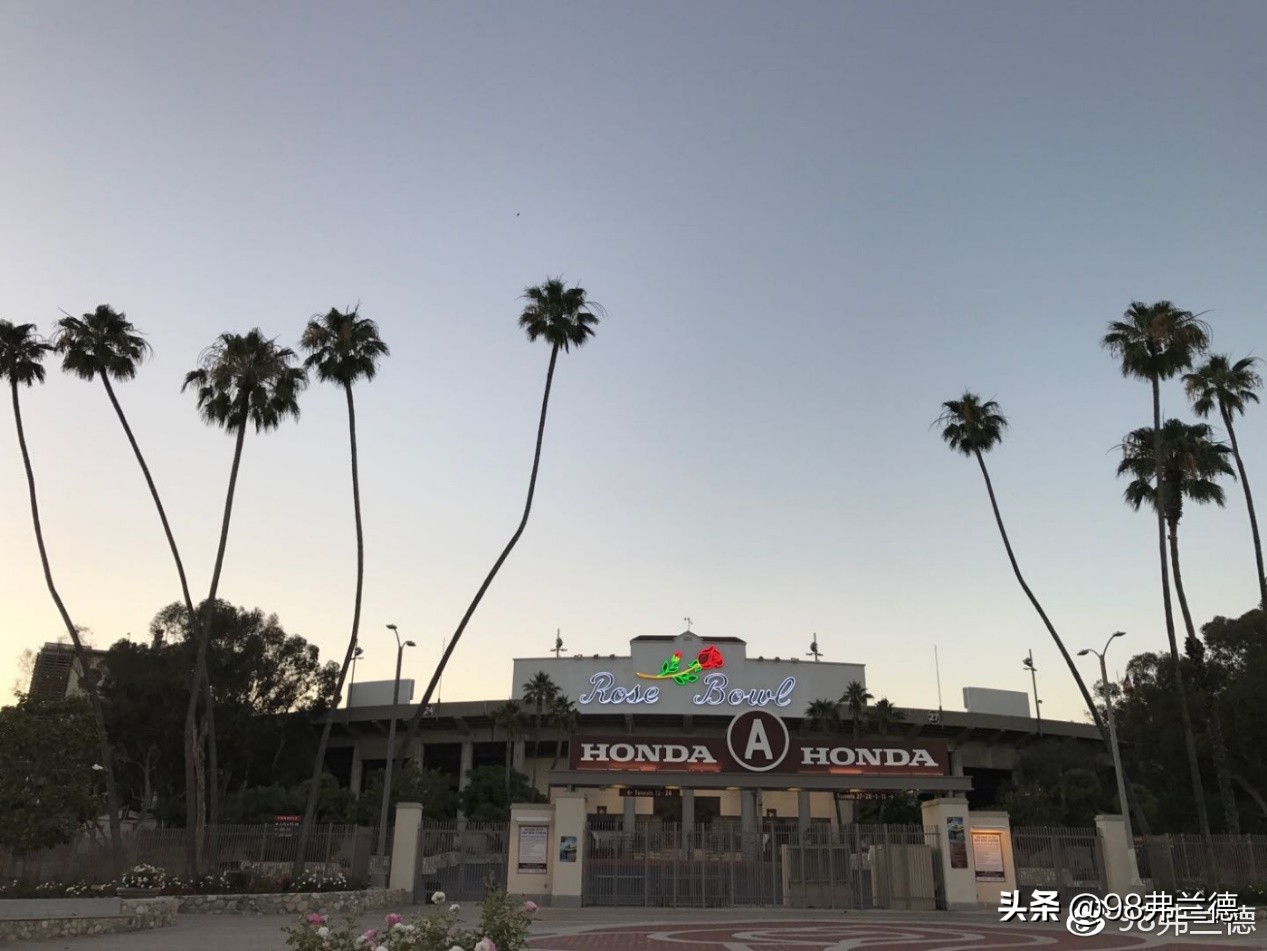 爱足球的山姆大叔和玫瑰碗之殇