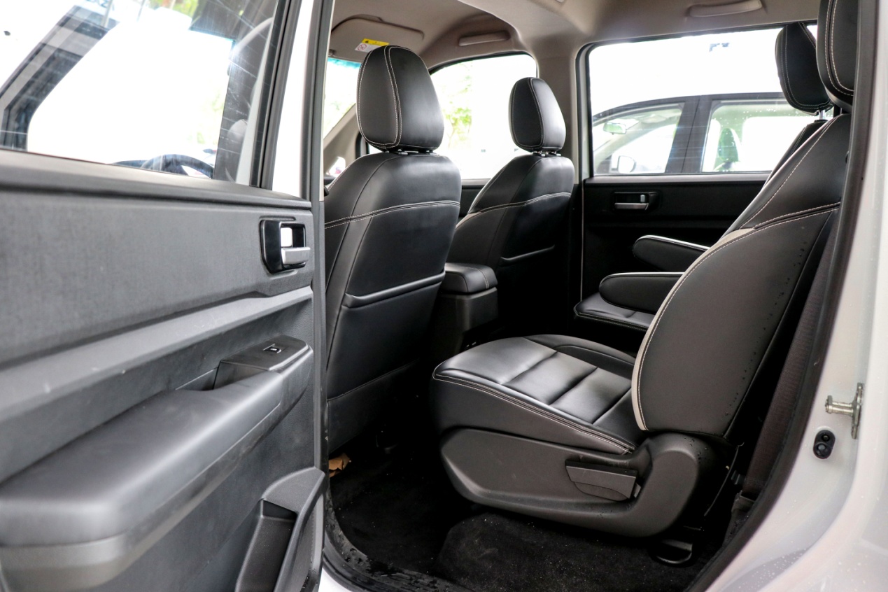 江淮瑞风m3自动挡落地价五菱宏光,五菱宏光plus和江淮瑞风m3哪个好