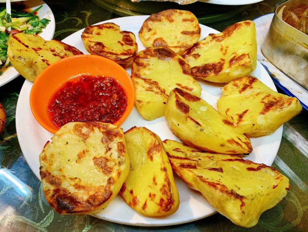 炭火烧公鸡哪家好吃,特色土窑烧公鸡