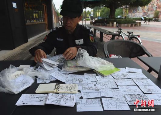 逃课的大学生，看到园丁大叔躲角落看医书，你惭愧吗？