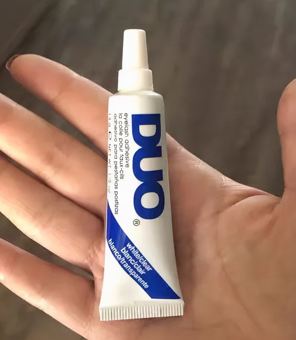 新手化妆推荐假睫毛胶水,新手适合哪种假睫毛胶