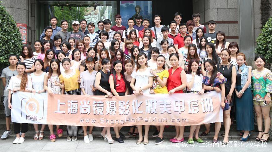 去影楼学摄影学徒有什么前途,想学摄影有学校培训吗