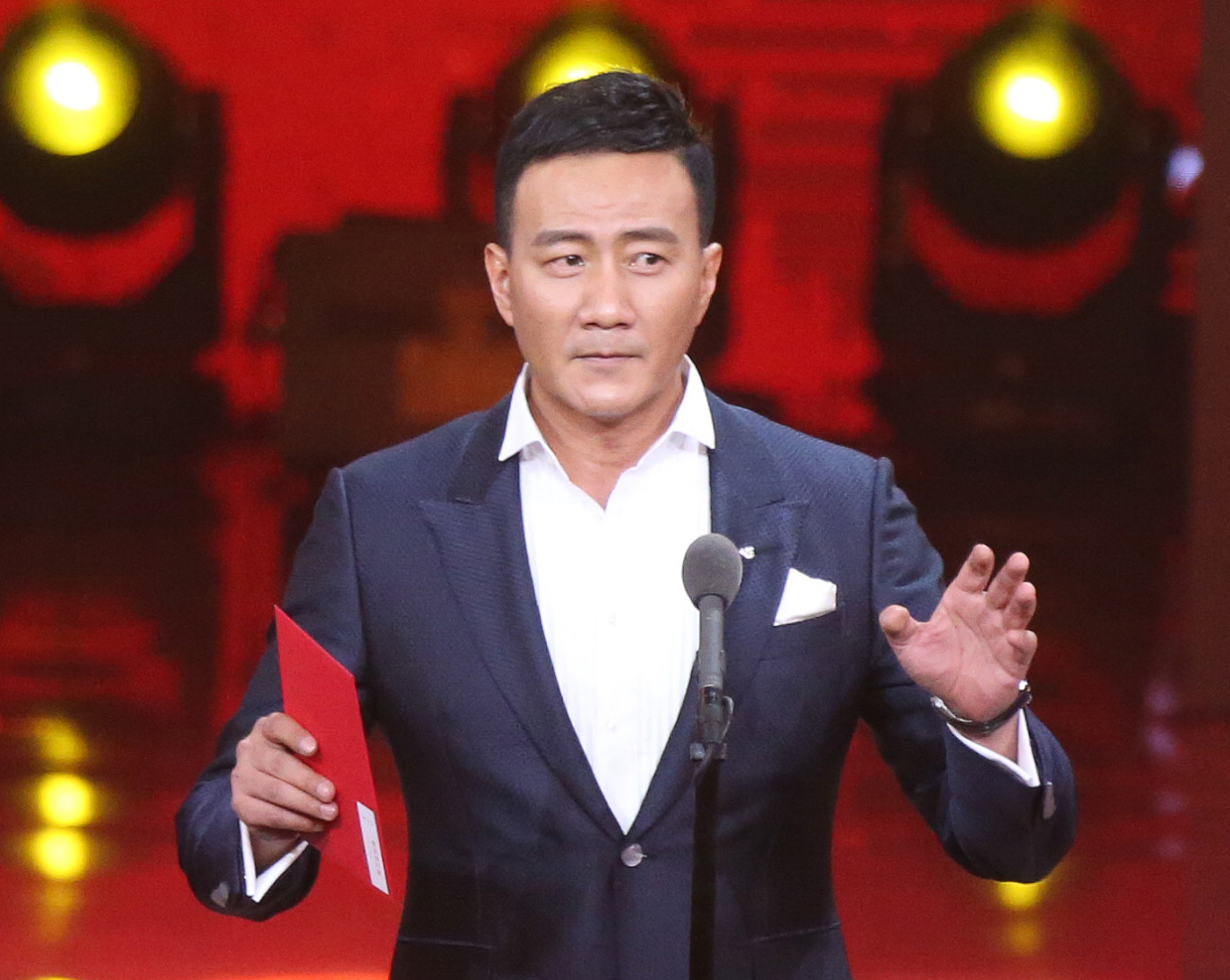 七匹狼男装23年营业额,男装七匹狼现状