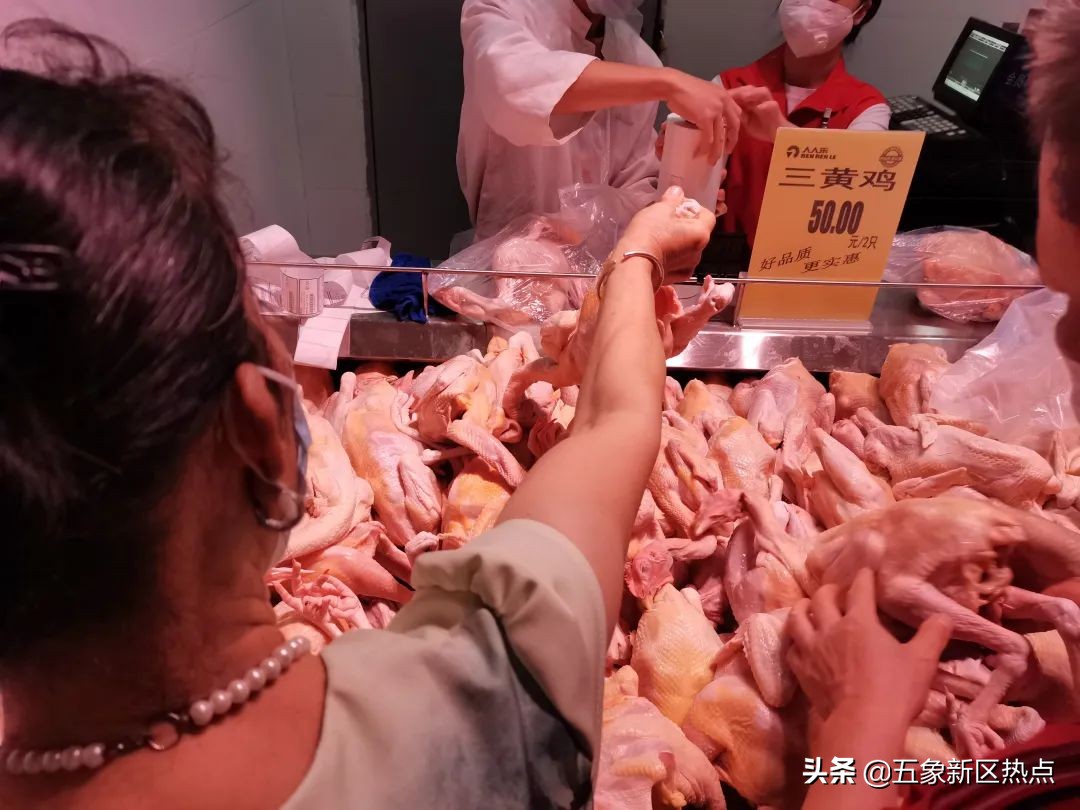 五象新区，一大型连锁超市，今日开业