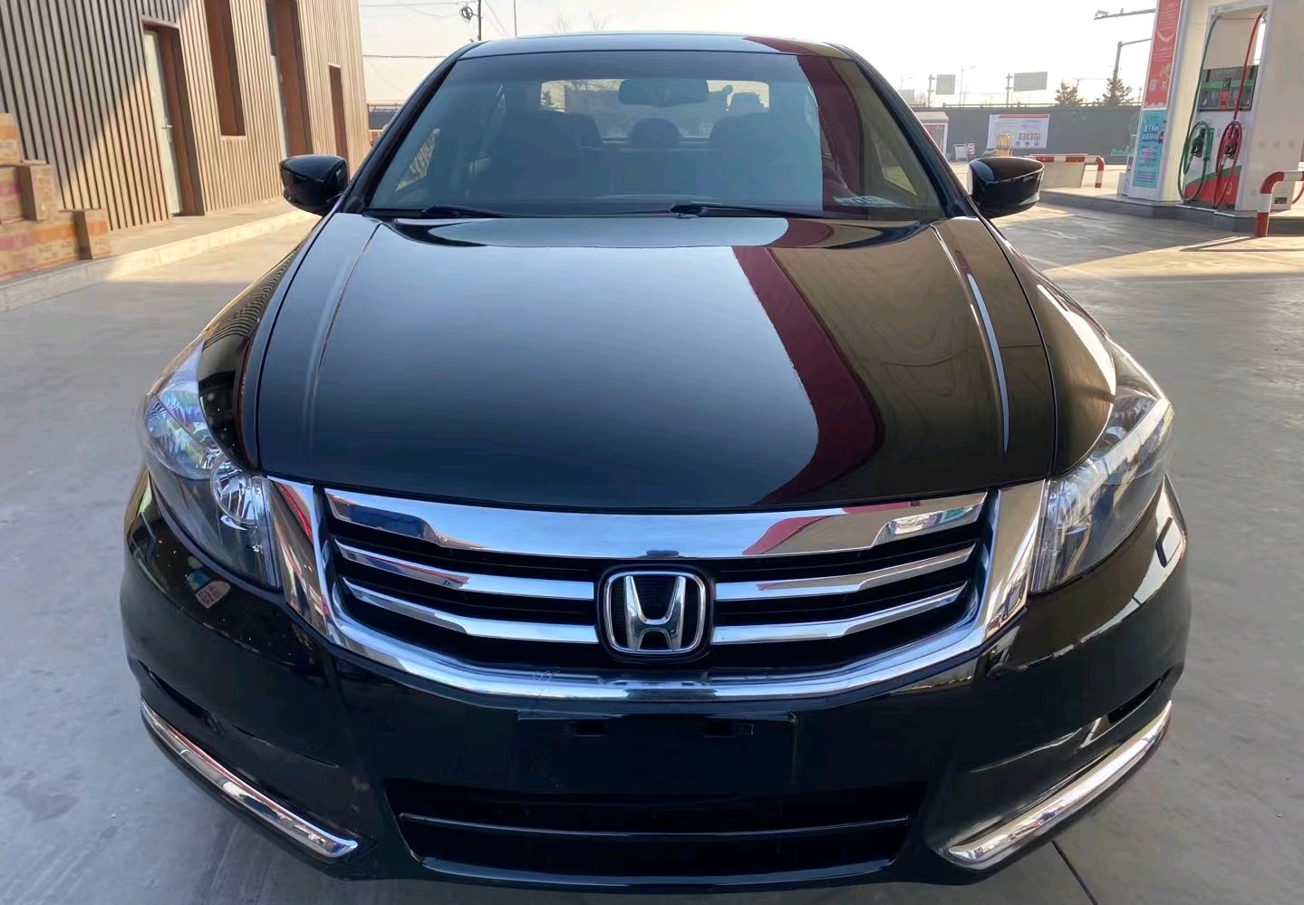 小伙花1万块钱买了一辆二手车,小伙花9万买了台国产车