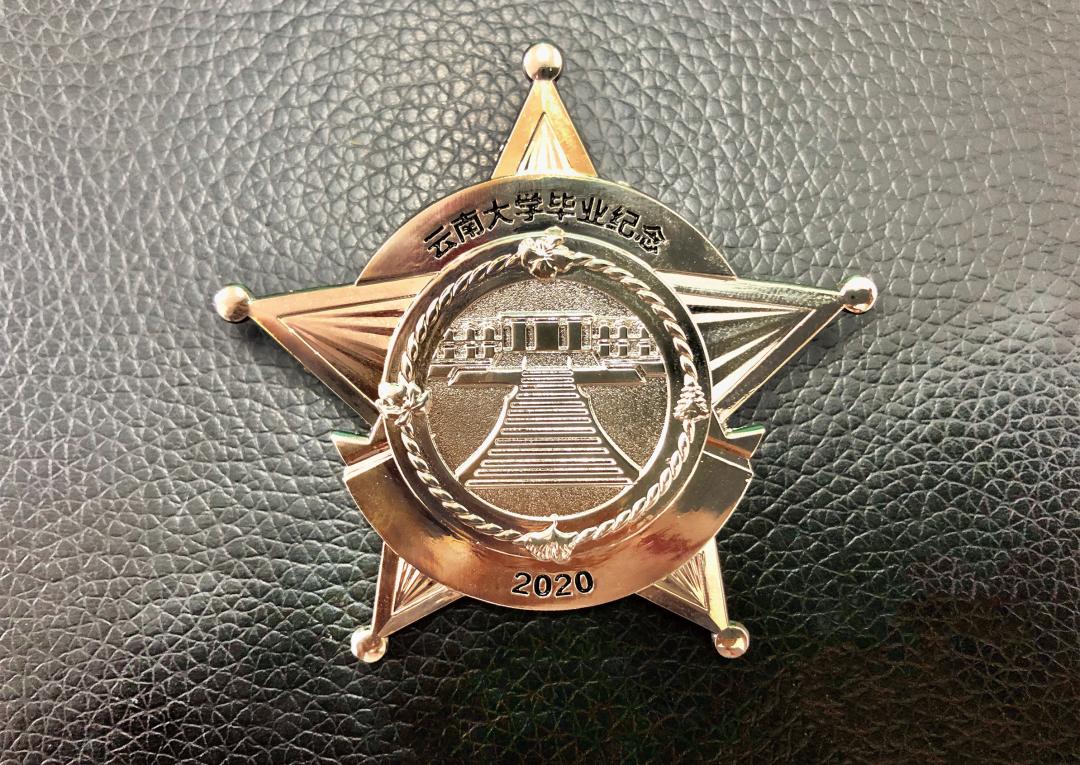 九机网为云大毕业生捐赠7000枚纪念章,科技助学项目即将开启