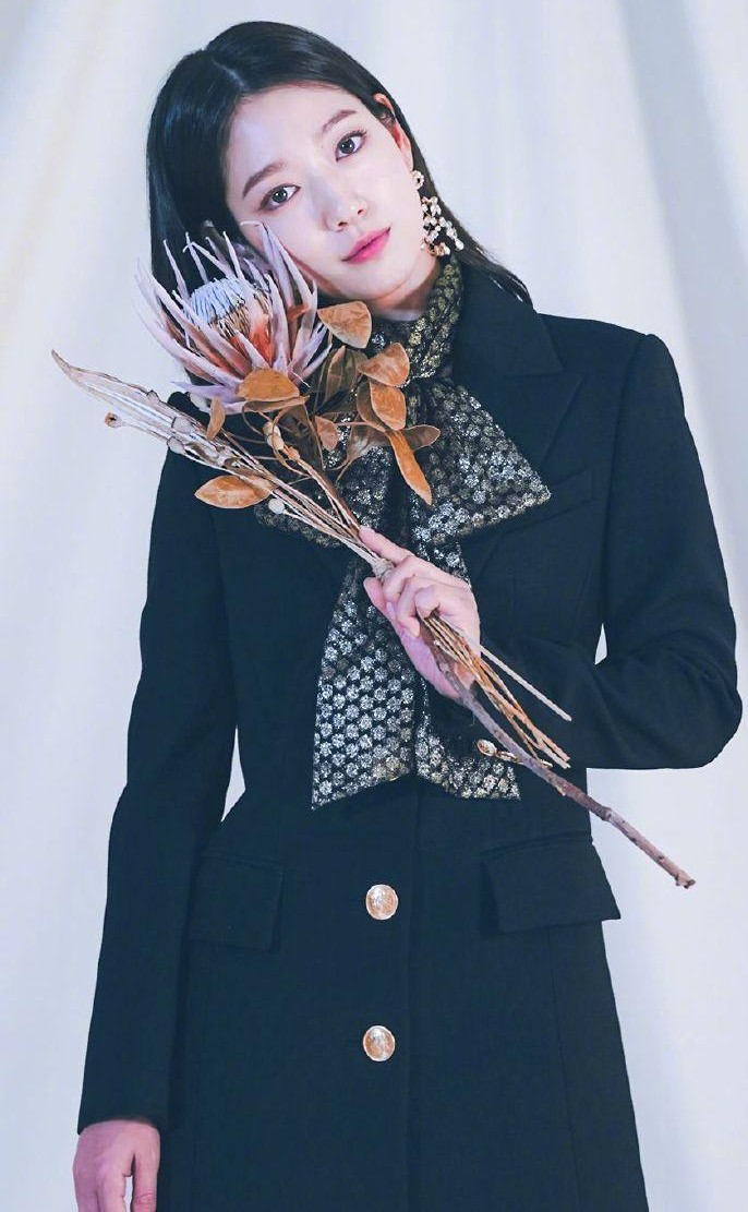 朴信惠韩范穿搭,朴信惠夏短发穿搭