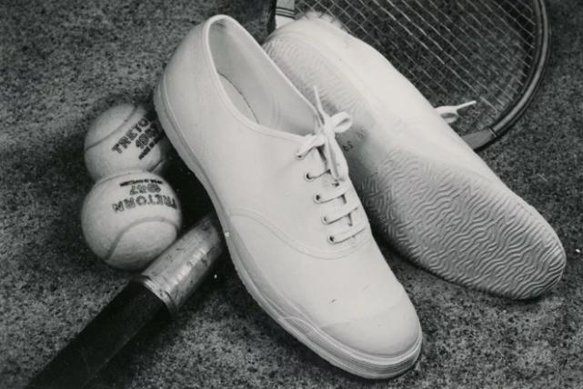 这双“穿越”百年的小白鞋，真想穿到地老天荒