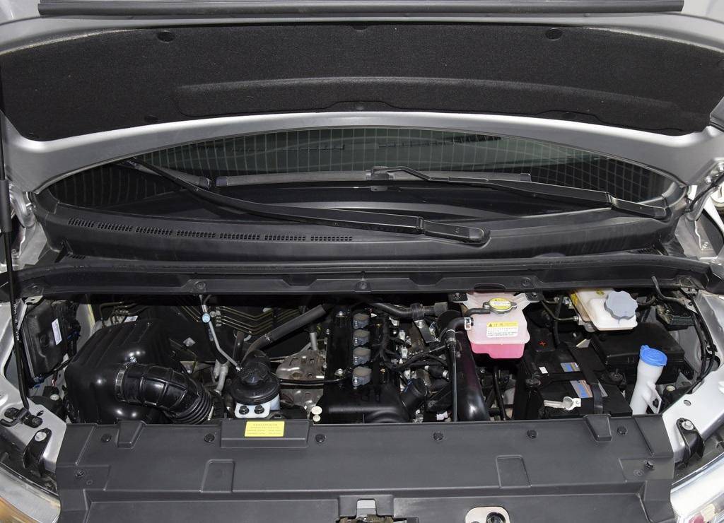 五菱宏光v和瑞风m3哪个好一点,7万左右的mpv7座最值得购买的车