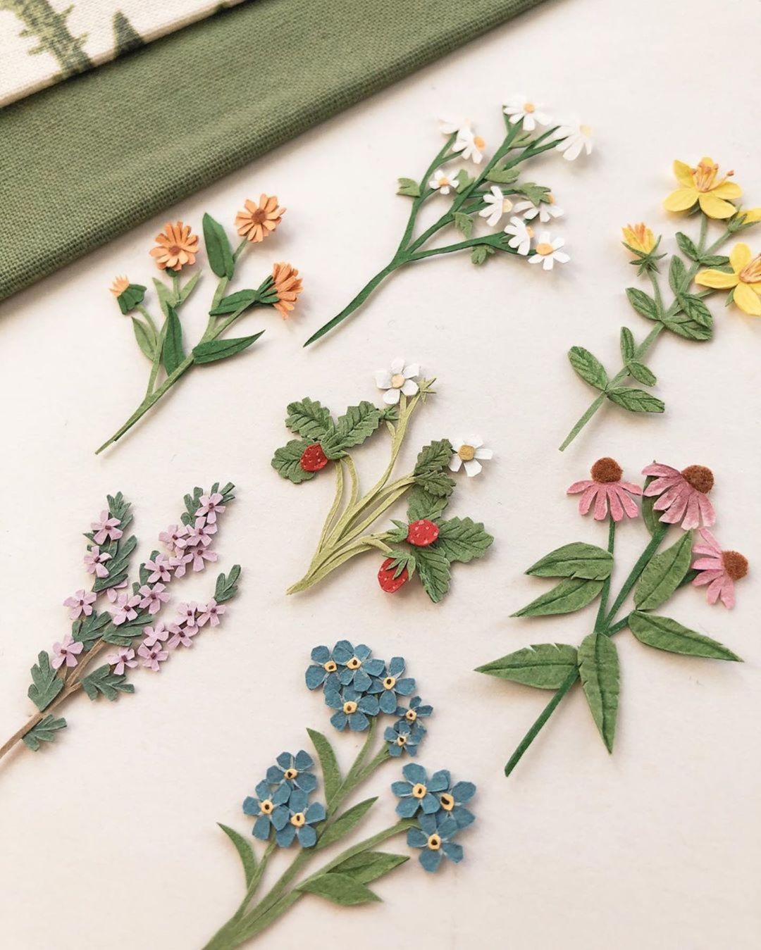 她创作的微型纸花，比鲜花还要贵上几百倍，网友​：好看但不值