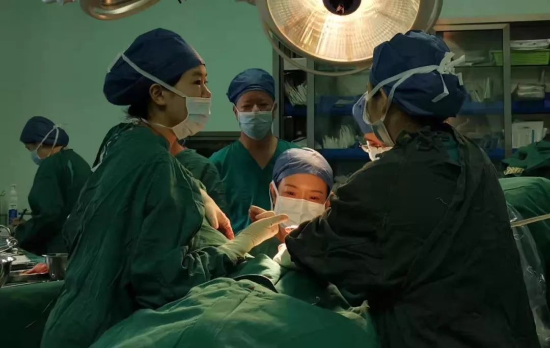 畸胎瘤为什么有毛骨头,51岁女子肚子里有畸胎瘤吗