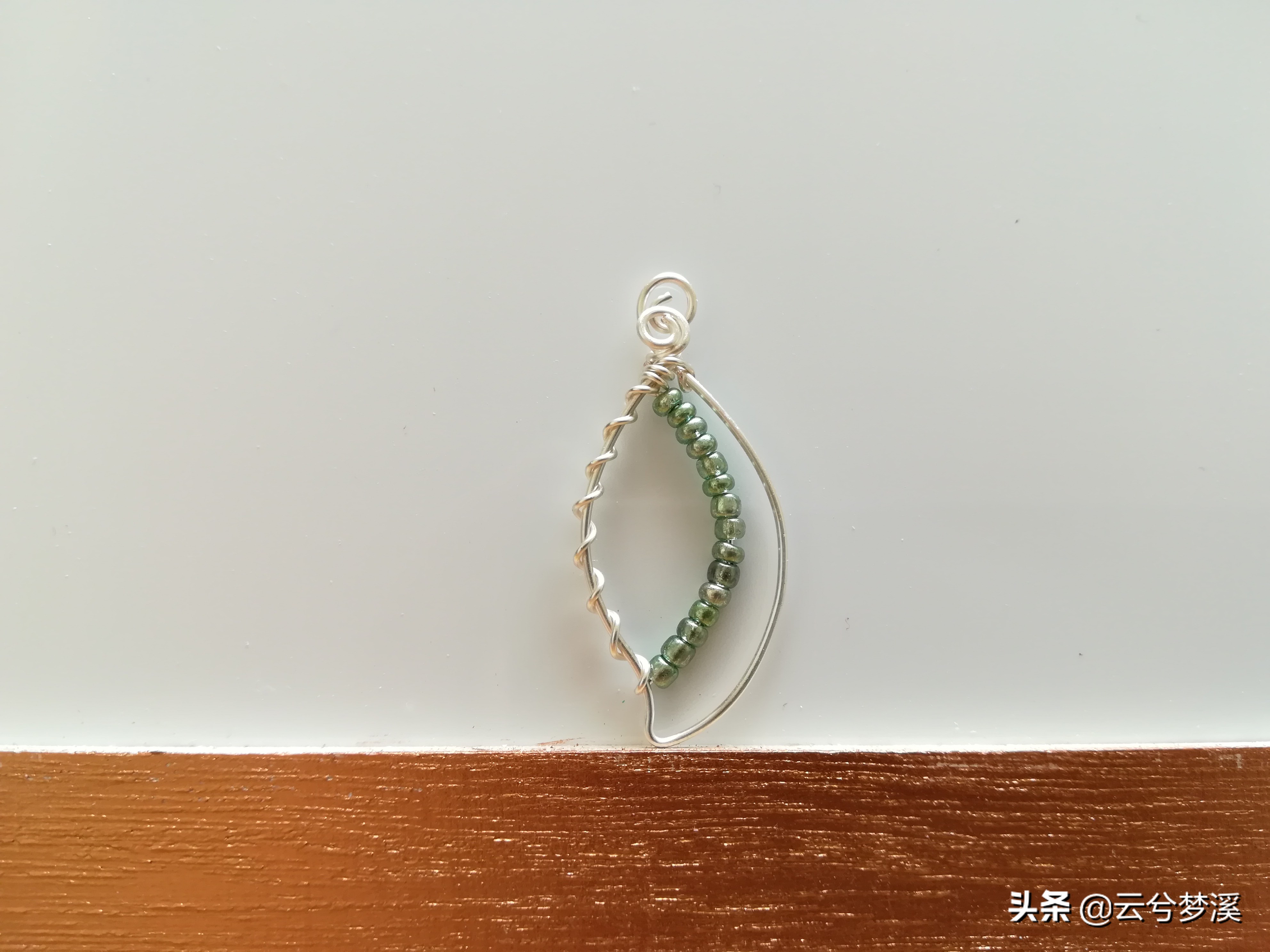 制作一片绿叶将春色戴在身边,一起期待春暖花开