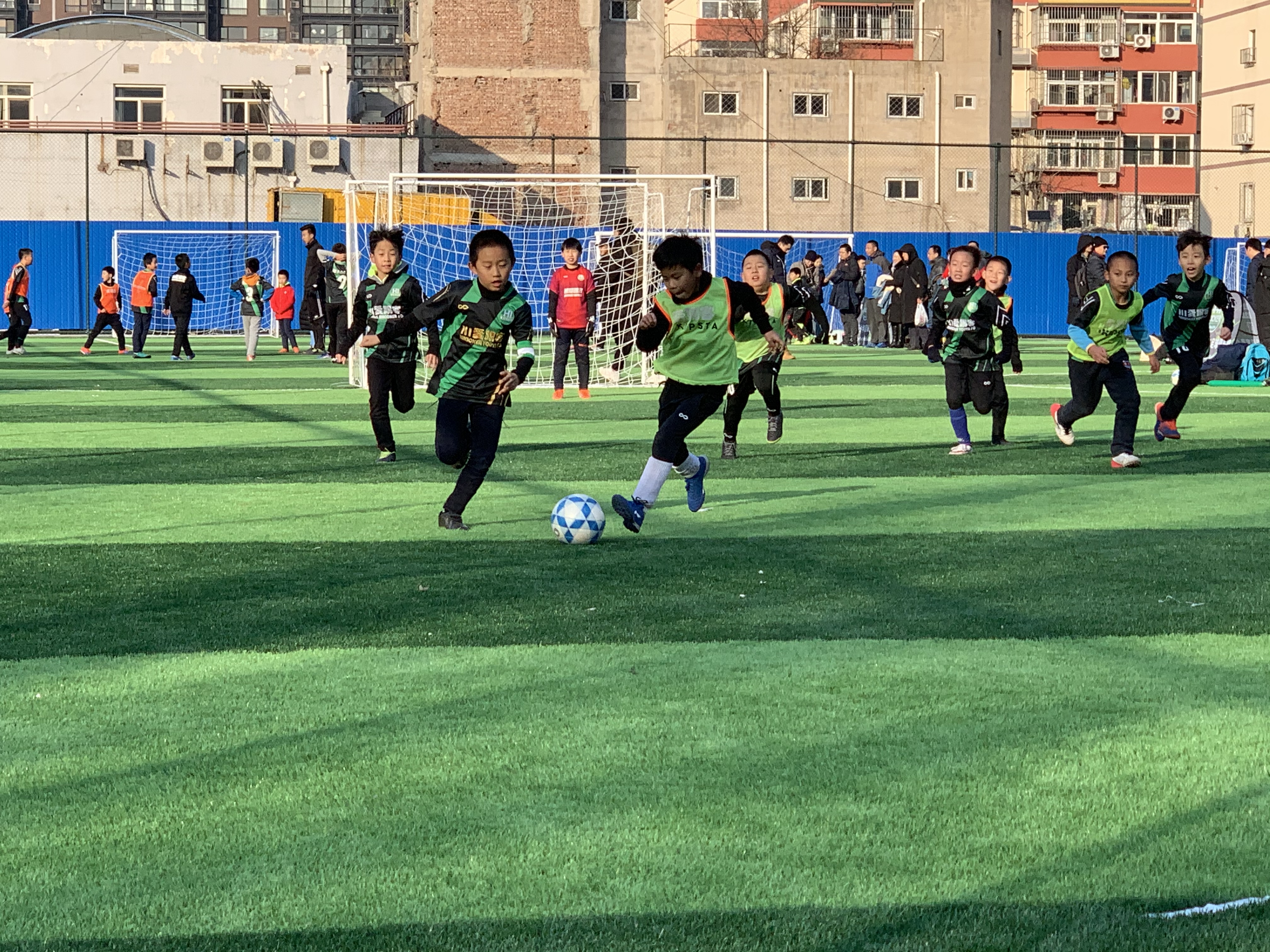 足球给家长的一封信,写给家长的一封信之足球夏令营