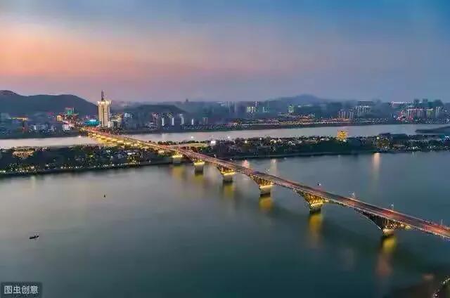 最能代表毛主席人生的五首诗词