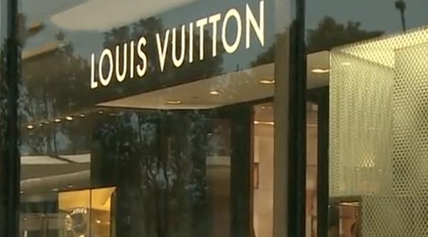 男子购买lv包,路易威登男包lv旅行袋