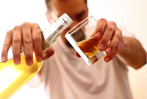 如何判断是否有酒瘾,如何判断有酒瘾的人