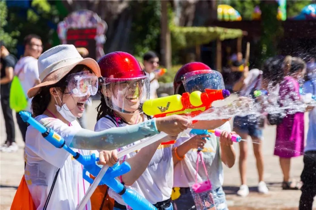 躲进这道地球上“美丽的伤痕”里，感受盛夏直降10℃的清凉