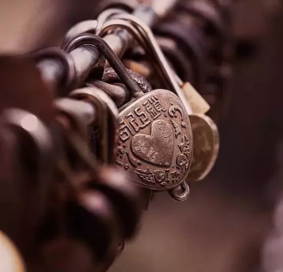 从前的锁好看钥匙也精美,从前的锁好看钥匙也精美什么意思