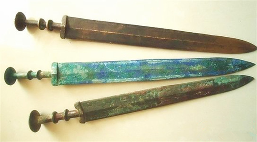 秦灭六国的兵马俑,秦兵马俑坑中发现秦始皇死后兵器