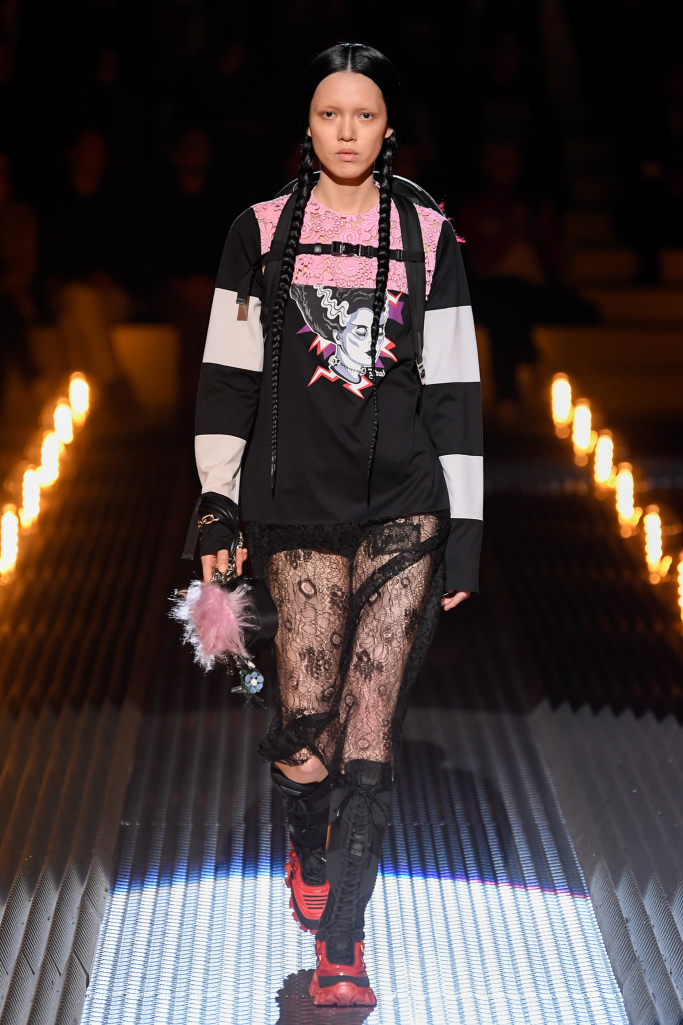 巴黎时装周2023春夏prada,2019prada秋冬米兰时装秀