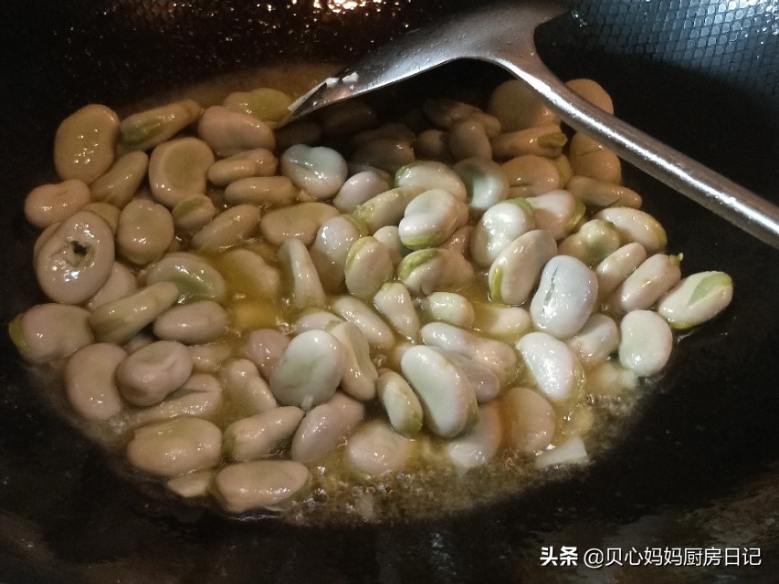 青蚕豆怎么炒又香酥脆,怎么炒蚕豆才好吃又入味儿